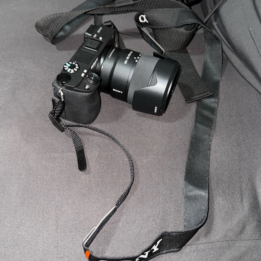 Sony Black Mirrorless Camera A6400 with 18-135 lens